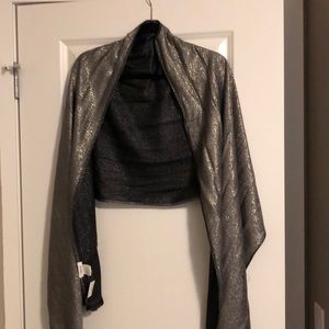 ⭐️5 for $25⭐️ 

BRAND NEW Grey/silver scarf NWT